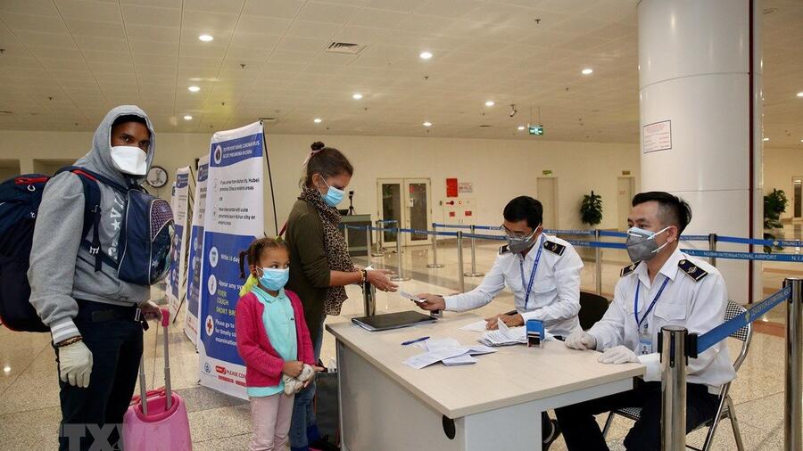 Khai báo y tế bắt buộc mọi hành khách nhập cảnh vào Việt Nam